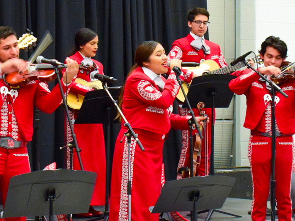 Mariachi Pumas debut concert