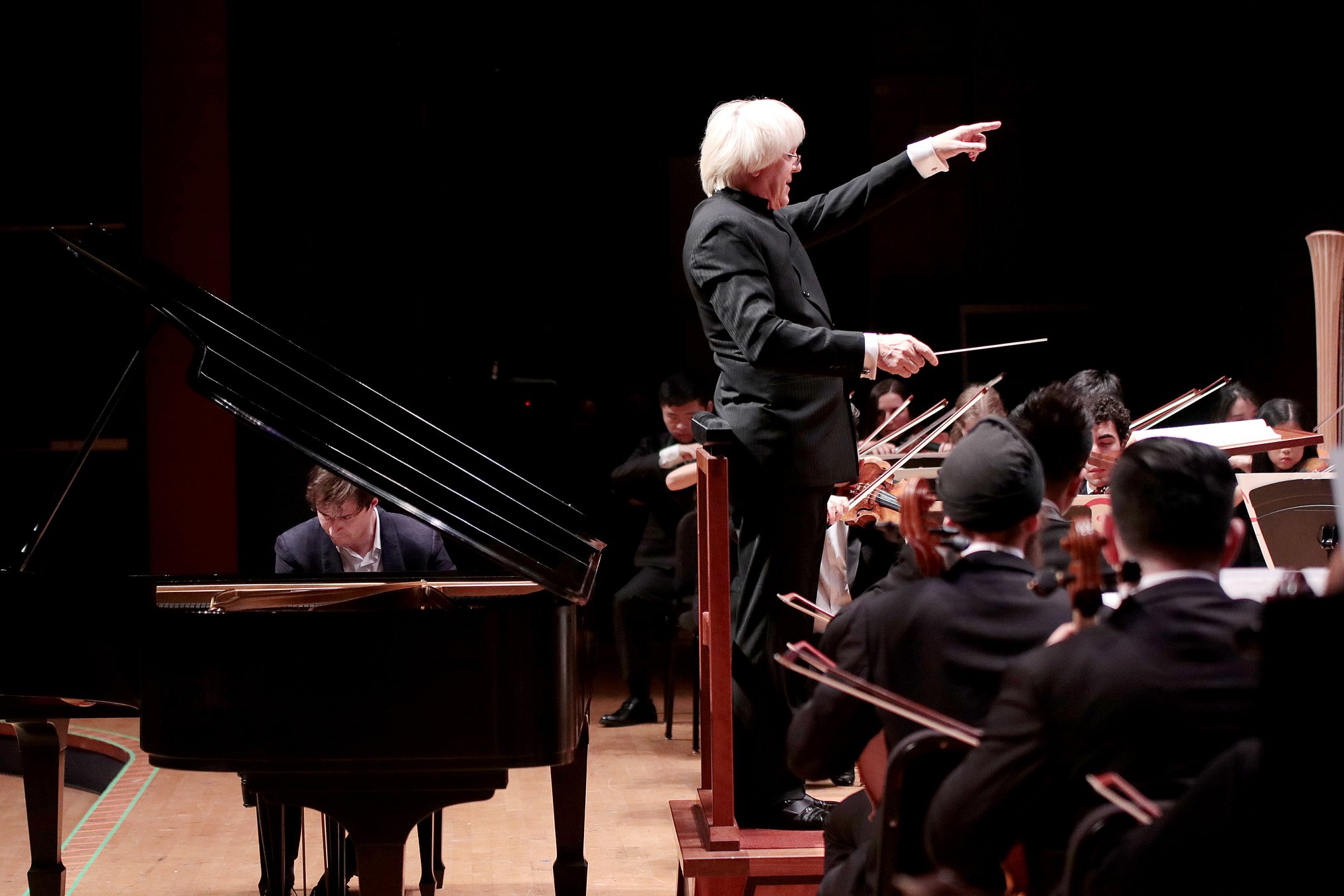 Franz Krager conducting the TMF orchestra, Kenny Broberg piano soloist