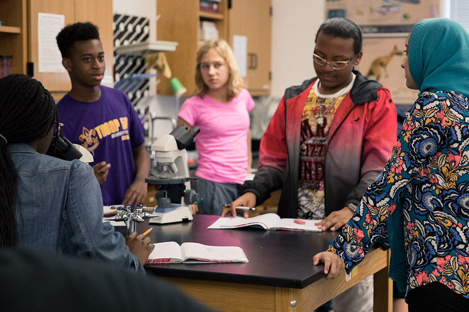 A teachHOUSTON student teaching class.