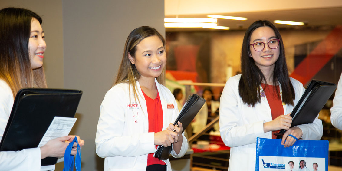 3 students talking to recruiter